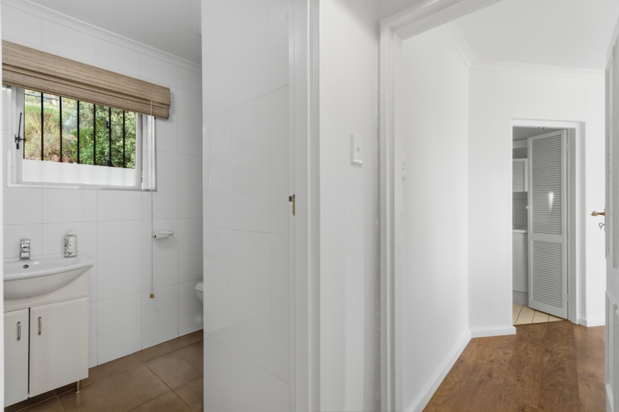 7 Bedroom Property for Sale in Mountainside Western Cape